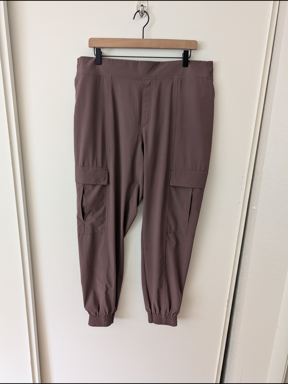 Athleta Womens 16 Chelsea Utility Jogger Cargo Pants Brown Activewear Athleisure